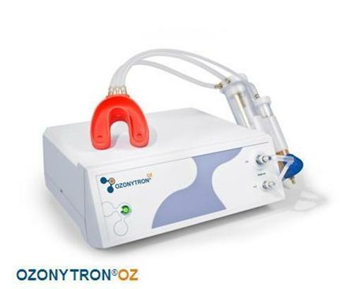 Obrázek 10 Ozonytron OZ, přístroj generátor stomatologického ozónu (25) Tento speciální dentální přístroj, který generuje ozón a umožňuje dezinfekci všech zubů a periodontální vazů při jedné léčební
