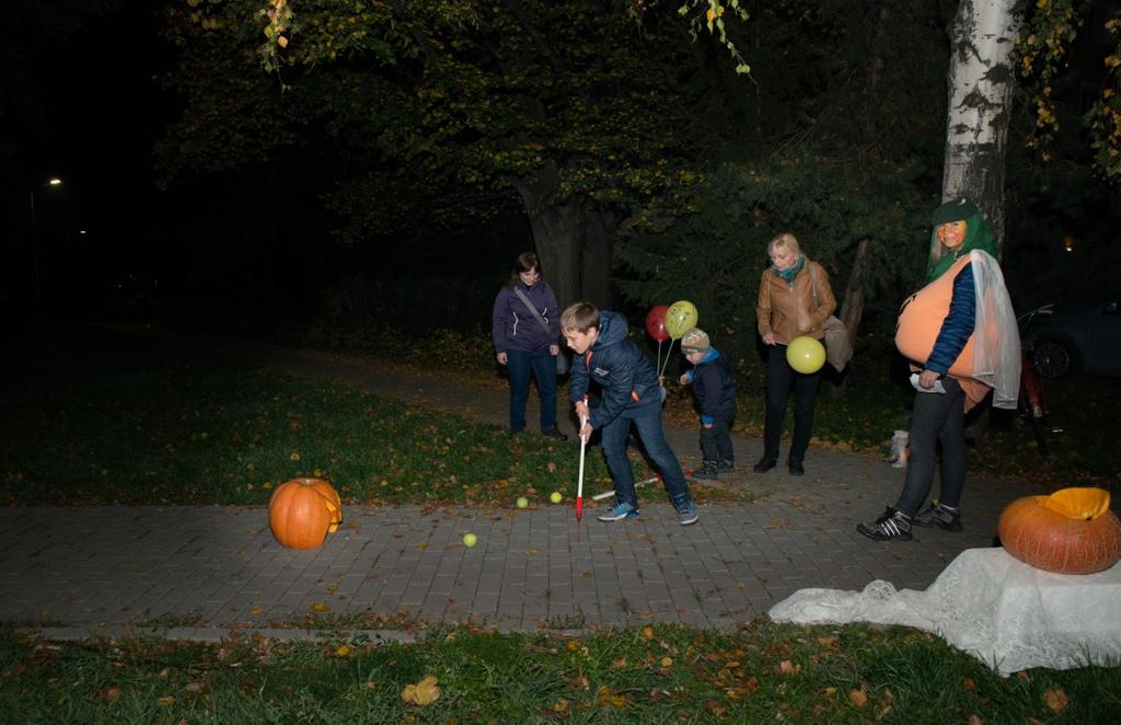 do knihovny, na které plnili různé úkoly a