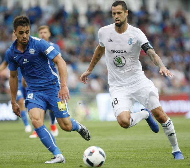 Doma přemohli Zlín 1:0 Pulkrabovým gólem šest minut před koncem, když soupeř hrál hodinu bez vyloučeného Traorého.