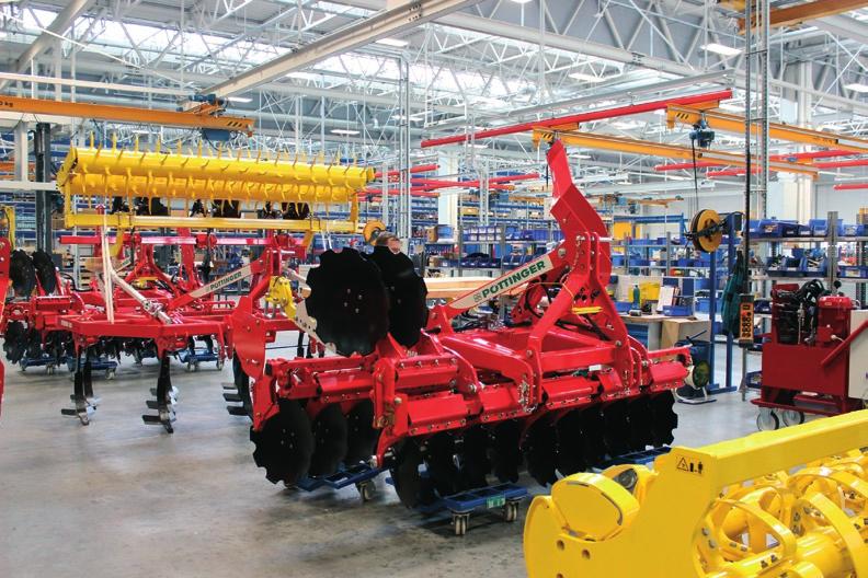 Zemědělci u nás i v zahraničí se mohou setkat s traktory, nákladními automobily, dopravní či aplikační technikou, technikou pro sklizeň píce nebo stroji na zpracování půdy a setí, vyrobenými v