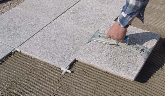 vytvoření betonového potěru, hydroizolace, penetrace, aplikace lepidla a