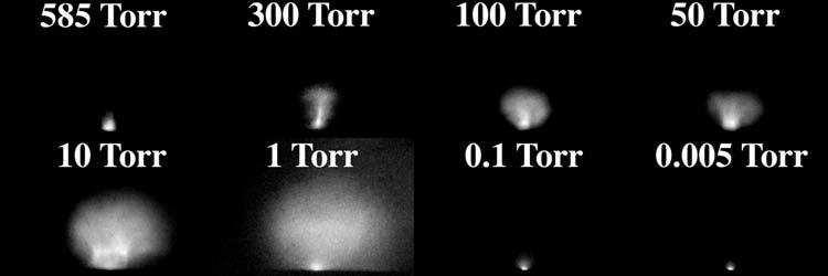 2 Faktory ovlivňující kvalitu měření Obr. 18 Snímky plazmatu vzniklých ve vzduchu pro rozmezí tlaků 0,005 585 Torr. Převzato z [3]. Obr. 19 Porovnání intenzity spektrální čáry Zn(I) a šumu na pozadí.