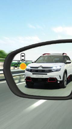 akcelerátoru podle parametrů dříve nastavených řidičem. Systém je funkční od rychlosti 30 km/h.