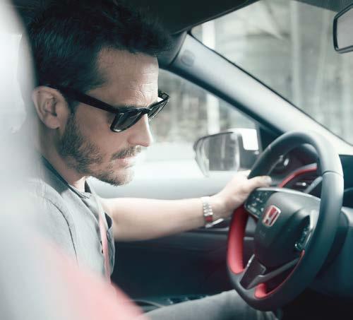 ZROZENÝ PRO VÝKON Pod kapotou se ukrývá čtyřválcový motor VTEC TURBO o objemu dva litry, který dosahuje maximálního výkonu 320 k a točivého momentu 400 Nm.