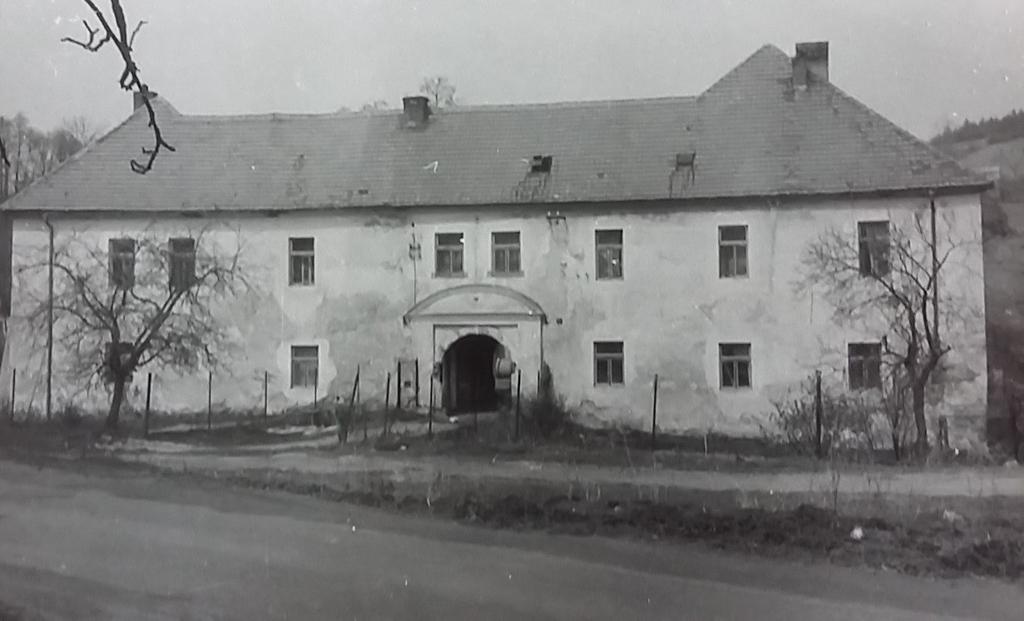 exteriéry zámku Jemniště Příloha 18: Starý zámek (1970)  exteriéry