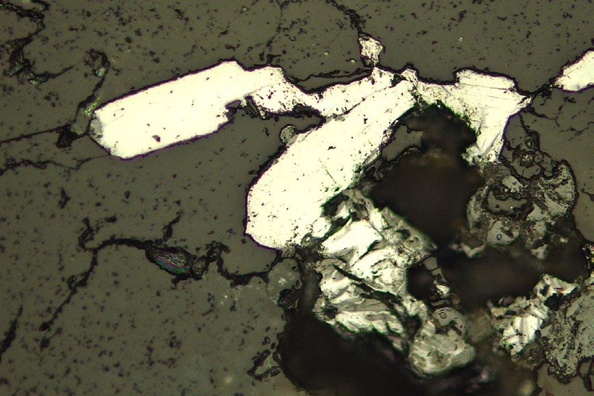Bull mineral-petrolog Odd Nár Muz (Praha) 24, 2, 2016 ISSN 1211-0329 (print); 1804-6495 (online) 271 VJV - ZSZ a Z - V (SM-1 až SM-4) bylo lokálně zjištěno uranové zrudnění postižené supergenními