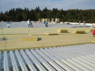 45 Systémy pro halové objekty Ploché střechy a skládané