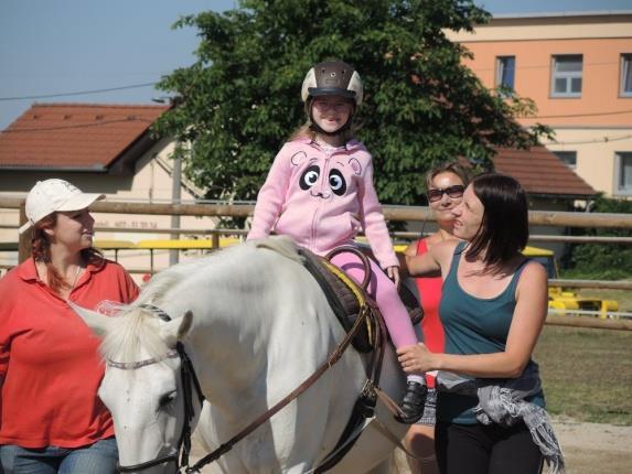 střediscích Epona Hostěnice a Piafa Vyškov.