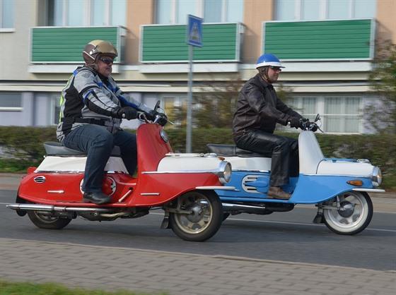 Svět motorů (tehdy čtrnáctideník) k tomu ve své reportáži z brněnské výstavy uvedl: Dalším výrobkem, jehož nedostatek dnes jednostopí motoristé pociťují, a který zde byl vystavován, je skútr ČZ 175