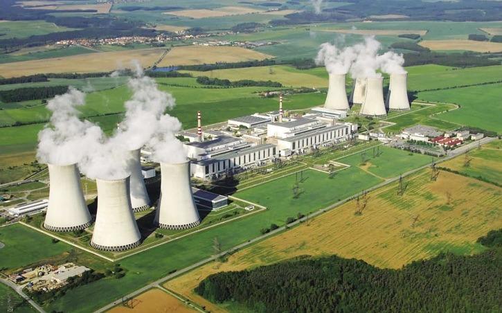 Jederná energetika v České republice Elektrárna Dukovany Čtyři tlakovodní reaktory typu VVER-440 (typ V-213).