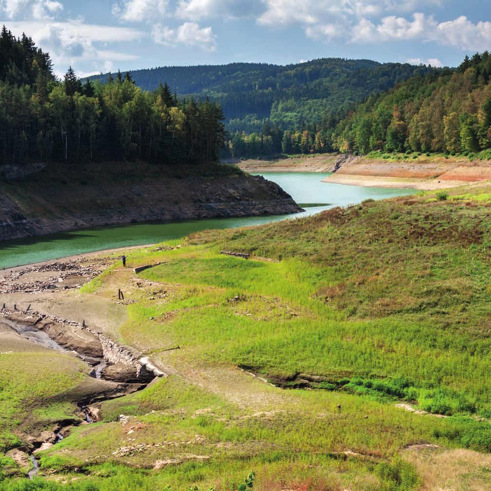 Hydrologické extrémy 2.4 Meziresortní komise VODA-SUCHO Meziresortní komise VODA-SUCHO dokončila během roku 2017 plnění úkolů uložených usnesením vlády č. 620 ze dne 29. 7. 2015.