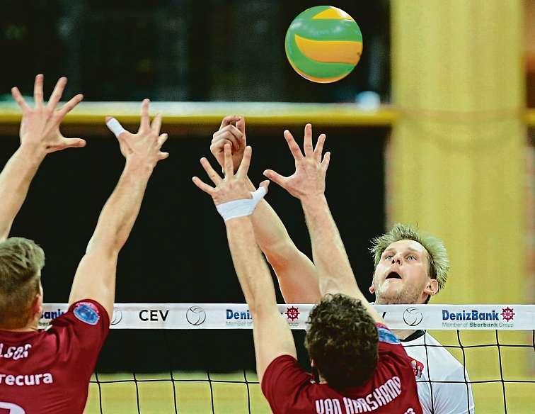 Jižní Čechy 29. června 2018 31 Jihostrojzůstane ve své hale. Evropské poháry hrátnebude Už měli všechno nachystané na stěhování do menší haly Na Sádkách.