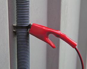 Indukční kleště Možno použít pro obepnutí kabelu nebo potrubí (do průměru 220 mm) a pro aplikaci Genny4 signálů do potrubí nebo kabelu bez nutnosti přerušení