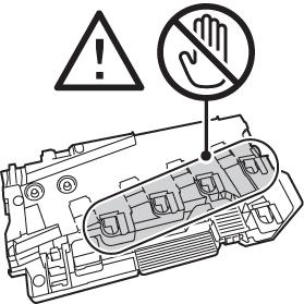 Poznámka: Dejte pozor, abyste při manipulaci s odpadní nádobkou nevysypali toner.
