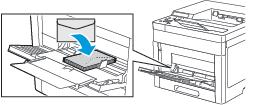 Papír a média Vložte obálky tiskovou stranou nahoru, otevřenými chlopněmi směřujícími dolů a dolní částí obálky směrem do tiskárny.