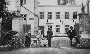 V dávné minulosti zde hospodařila i rodina Janáků. Mlýn byl zobrazen od řeky již dříve.