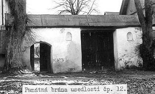 12 ve Vítkově ulici naproti sokolovně byl původně v držení zámeckého rodu Smiřických.