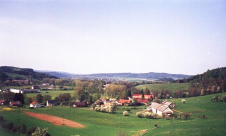 7 V části Horního konce ve středu fotografie je dnes královstvím rodiny Netíků (manželka z