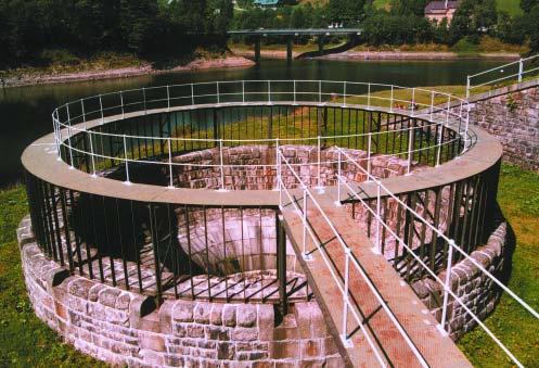 Zneãi Èování vody a ochrana vod 6. těny odpadní vody vypouštěné z Přelouče (ČOV ve zkušebním provozu od ledna 2002), Kravaře u Opavy a Kunovic. V roce 2001 byly vyměřeny poplatky (resp.