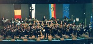 V roce 2008 In 2008 KONINKLIJKE HARMONIE VAN DE CONGREGATIE Z IZEGEMU V PRAZE 3 6/1 2008 Národní dům na Smíchově, Praha Po 11. se v Praze koná každoroční Mezinárodní festival dechových hudeb.