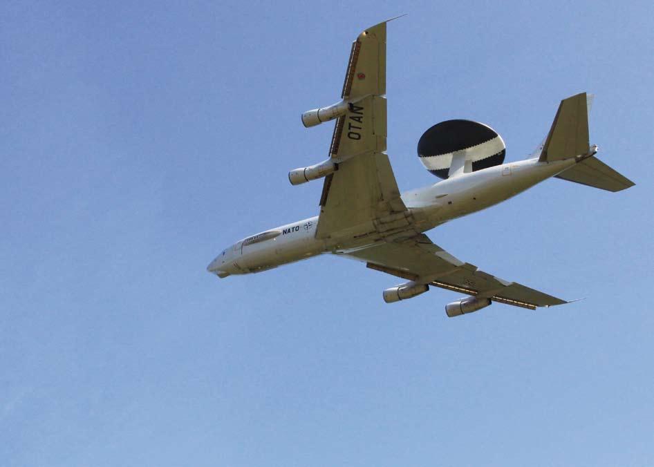 my a NATO Rozmluva s majorem Milanem Vojáčkem, který je prvním Čechem ve funkci kapitána letounu včasné výstrahy a řízení NATO E-3A AWACS První český kapitán Po osmihodinovém letu se vrací dopravní