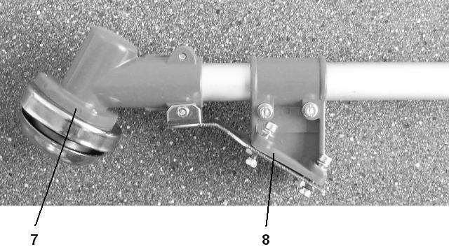 Popis: Obr.1 Uvedení do provozu: Obr. 1: 1 - Vzduchový filtr 2 - Sytič 3 - Startovací lanko 4 - Konektor zapalovací cívky 5 - Palivová nádrž 6 - Výfuk Při startování se může stát,že se nůž otáčí.