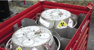 3.2.1 Zkoušky obalových souborů Obr. 3 Kontejnery pro RAO [5] Než dostanou potřebná povolení pro přepravu radioaktivních látek, procházejí obalové soubory přísnými zkouškami ve státní zkušebně.