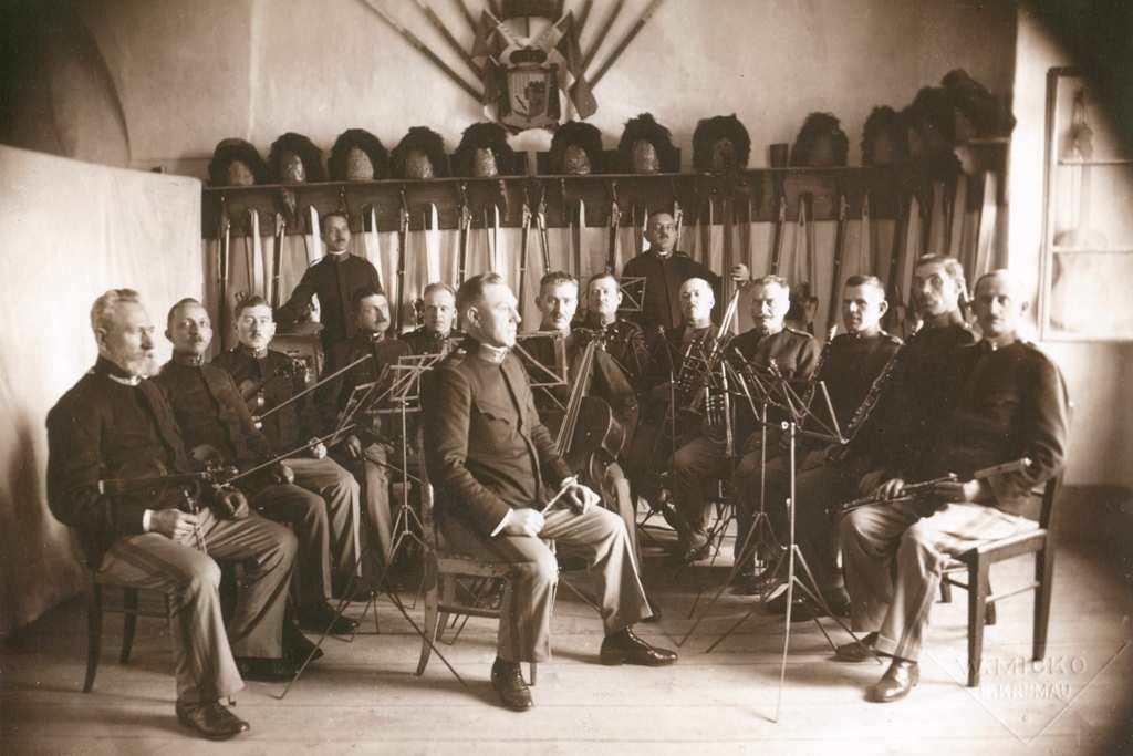 9. Obnovená kapela v prostorách kasáren na 2. nádvoí eskokrumlovského zámku, patrn 1930, foto W. Micko.