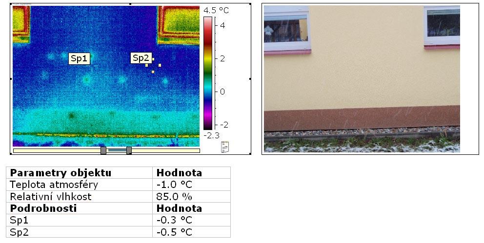Obr. 9: Termovizní snímek zatepleného detailu (exteriér) Na následujících obrázcích lze pozorovat rozdíl povrchových teplot ze strany interiéru v koutě u stropní konstrukce před zateplením