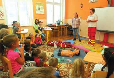 Informace ze základní koly Dûti se uãily zachraàovat Ïivot První ãást záchranáfiského projektu pro koly probûhla 7.