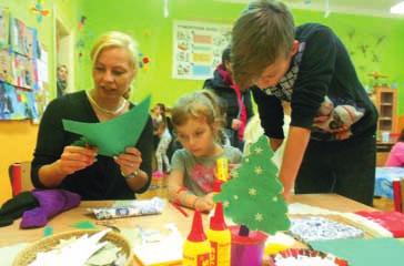 i pfiírodních, si je tû dûti mohly pfiikupovat u pultíku dal í dekorativní drobnosti - pentle,
