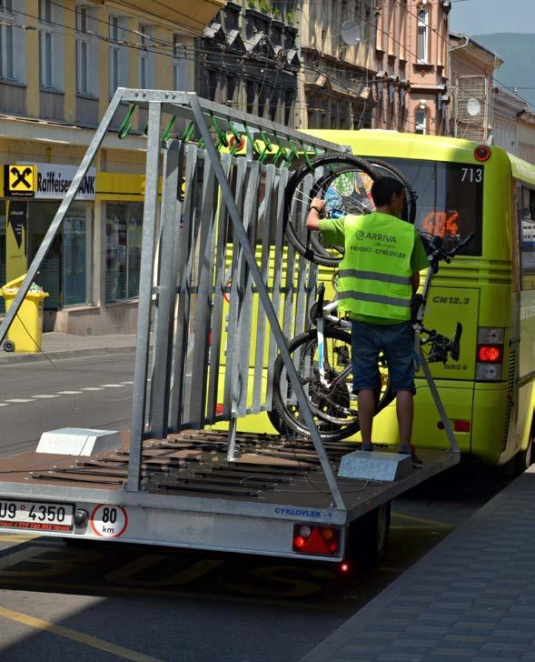 Přeprava jízdních kol v DÚK Tarif Dopravy Ústeckého kraje (DÚK) umožňuje přepravu jízdních kol na linkách regionálních vlaků, zelených meziměstských autobusů, některých historických železnicích i na