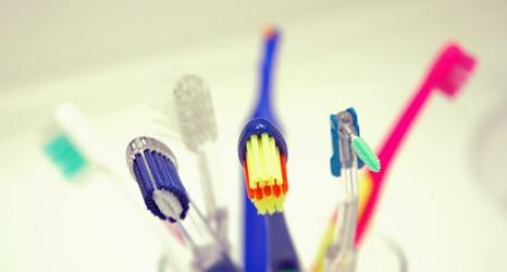 Prevence Soustavné odstraňování zubního plaku pravidelným a správným čištěním zubů Dokonalé