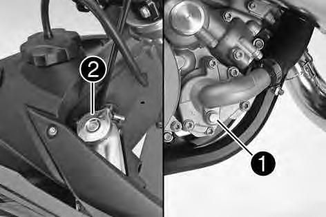 15 CHLADICÍ SYSTÉM 85 (všechny modely 125/150) Vyšroubujte šroub1. Sejměte uzávěr chladiče2. Nechte zcela vytéct chladicí kapalinu.