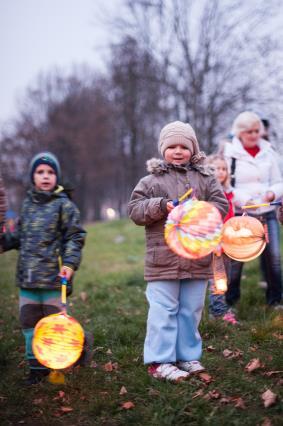 října 2018 Na první prázdniny v novém školním roce se v ALCEDU již pilně připravujeme a stejně jako minulý rok nabízíme dětem dva dny plné barev a zábavy!