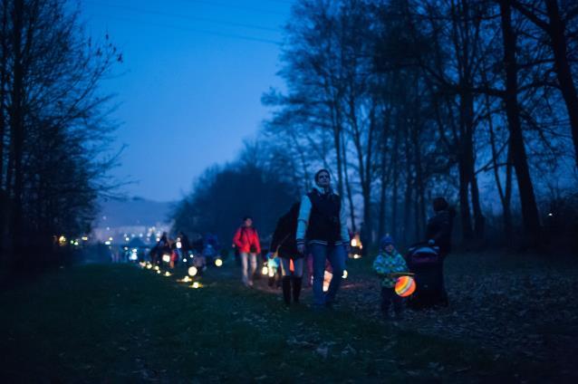 Cena: 200 Kč/1 den, 360 Kč/2 dny (cena zahrnuje oběd, pitný režim, materiál, odměny pro děti, lektory). PODZIMNÍ PRÁZDNINY SE ŠVIHADLY 30.