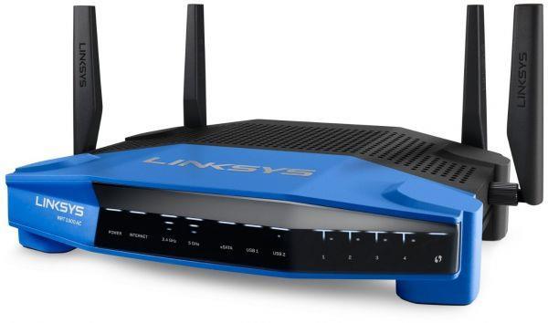 7. Router (směrovač) Router patří mezi tzv. inteligentní aktivní síťové prvky. Jeho úkolem je propojení více datových sítí mezi sebou a směrování datových paketů mezi těmito sítěmi.