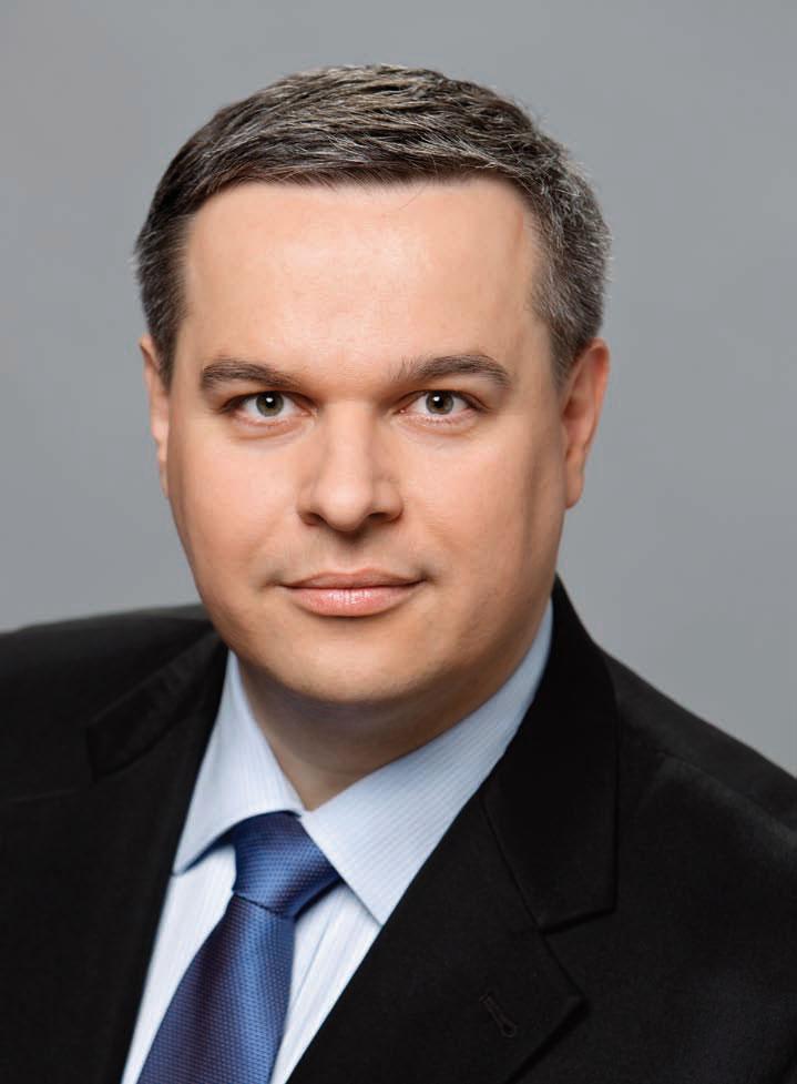 Marek Paneš pochází ze Strakonic. Ve volném čase rád cestuje (nejraději poznává vzdálené země jako Indie, Indonésie, Kuba, Austrálie) a také se věnuje rozhodování softballových zápasů.