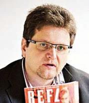 8 9 www.strategie.cz Kdo doručí Deník do schránek? Distribuční námluvy Vltava-Labe-Press a České pošty probíhají za zavřenými dveřmi. TISK: Bude Česká pošta po letech roznášet noviny?