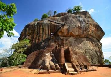 Srí Lanka a Maledivy SRÍ LANKA A MALEDIVY Sigiriya NP Minneriya 8. den: Návštěva COLOMBA, moderní metropole Srí Lanky s výškovými budovami, ale i pozůstatky britské koloniální architektury.