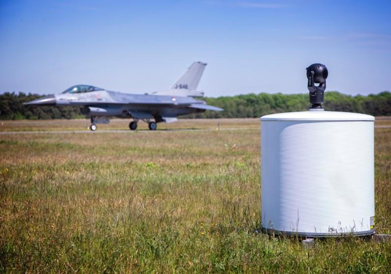 ELVIRA Radar pro detekci a zaměření dronů od firmy Robin ı Radar ELVIRA je modifikovaný systém vycházející z radarů pro detekci ptactva, který je určený pro