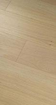 Mezi největší výhody těchto dřevěných podlah patří vysoká tvrdost a vhodnost pro podlahová vytápění.