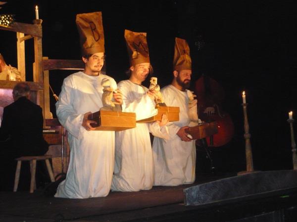 Proto jsme rádi využili nabídku divadla Drak, které v tomto čase tradičně uvádí hry s biblickou tématikou a zve malé diváky k společnému