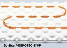 Potěr se odborně zhotoví z běžného potěru kvalitativní značení CT-C25-F4 (ZE 20) nebo CA-C25-F4 (AE 20) (pevnost v tahu při ohybu max. F5) s navýšením min. 8 mm a max. 25 mm nad výlisky.