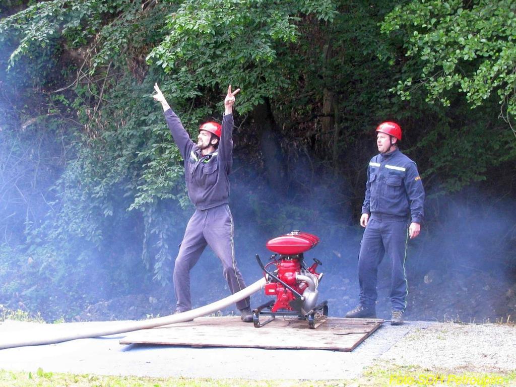 kronika SDH Bedrč rok 2015, strana 2 31.5.2015 Pro děti jsme uspořádali odpoledne plné zábavy a her. Za předvedené výkony si zasloužili spoustu dobrot. 20.6.