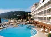 Možnosti obsazení: XX/XXx/XXX/XXxx Hotel Aquis Agios Gordios Beach ****+ Příjemný hotel s kvalitními službami v klidném místě na západním pobřeží ostrova, vyhrazený pouze pro dospělou klientelu.