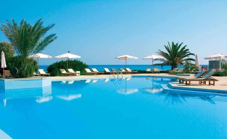 Hotel The Bay **** Kvalitní hotelový komplex s výbornými službami obklopený krásnou přírodou se nachází přímo u vlastní písčité pláže s pozvolným vstupem do vody na výběžku Vassilikos nejhezčí části