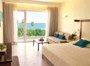 Vzdálenost od letiště v Larnace je cca 55 km. Hotel patří do stejného hotelového řetězce jako sousední hotel Sunrise Beach.