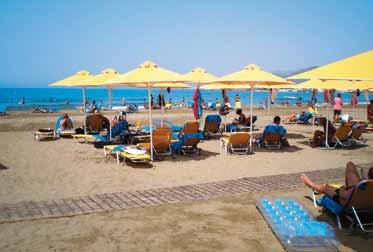Makrigialos, 35 km od města Sitia a 120 km od letiště v Heraklionu. Hotel leží přímo na písčité pláži.