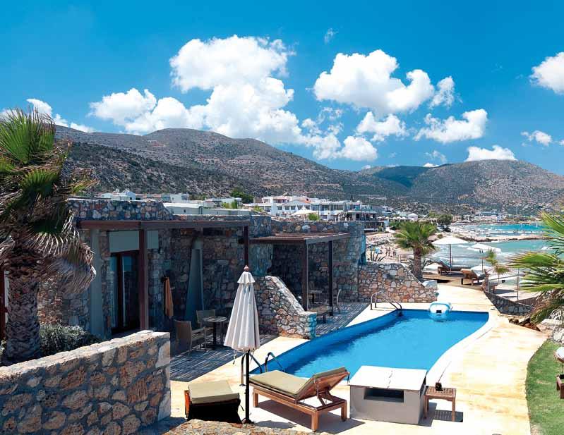 Hotel Ikaros Beach Luxury Resort & Spa ***** Elegantní a luxusní hotel v komfortním krétském stylu se vstupní branou je umístěný v zahradě přímo u jedné z nejkrásnějších pláží letoviska Malia na